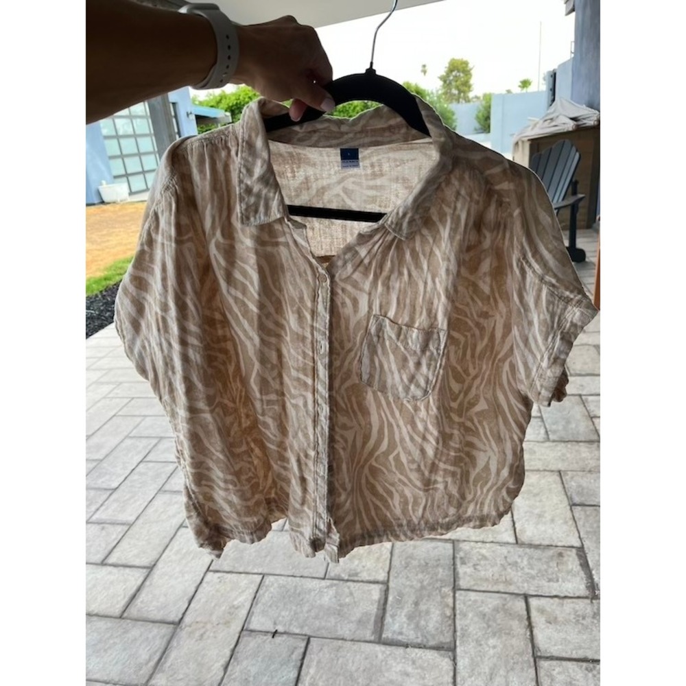 Old Navy Womens Tan Zebra Print Short Sleeve Button Down Shirt Large Boxy Fit